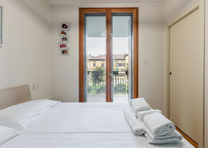 Homeby, Oasis * Milán