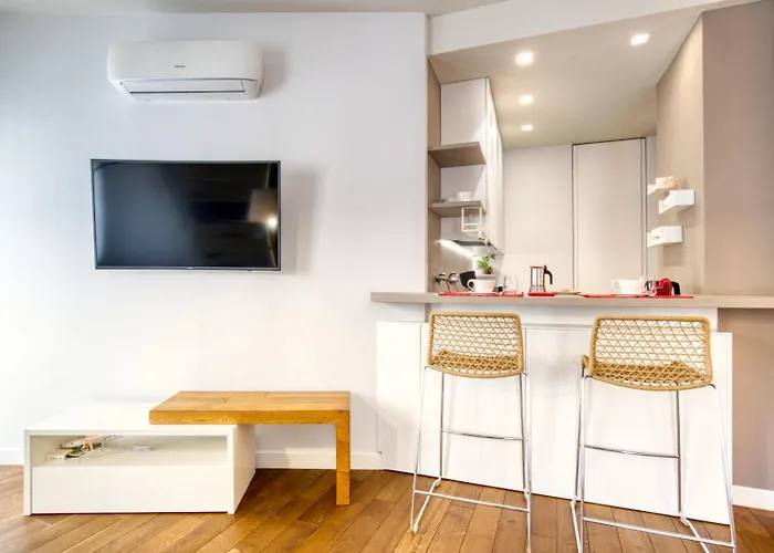 Guesthost - White Flat Bilo Di Design De Angeli Milano