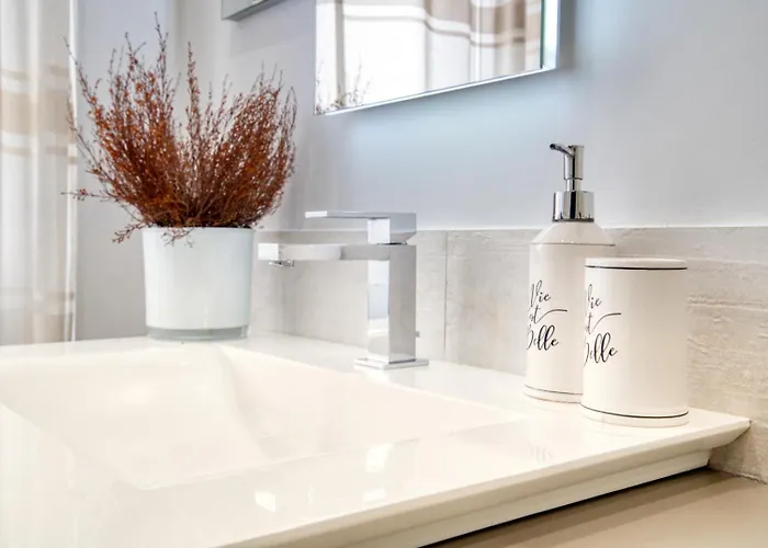 Guesthost - White Flat Bilo Di Design De Angeli