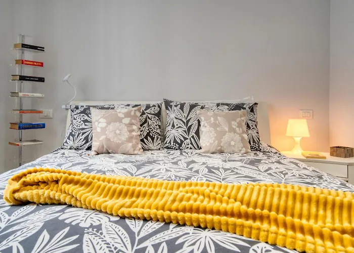 Guesthost - White Flat Bilo Di Design De Angeli *