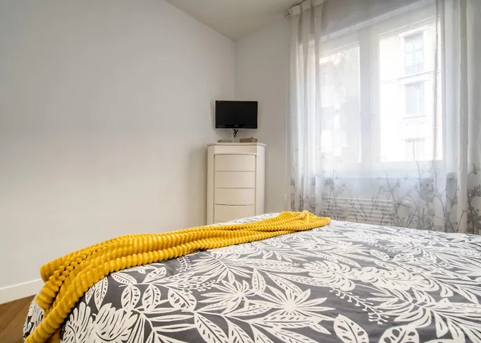 Guesthost - White Flat Bilo Di Design De Angeli