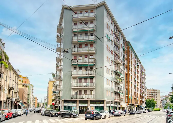 Guesthost - White Flat Bilo Di Design De Angeli * Милан