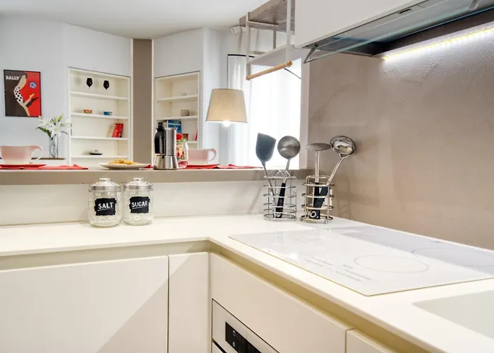 Guesthost - White Flat Bilo Di Design De Angeli * Milano