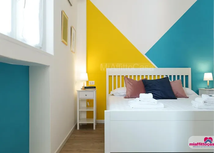 Looking 4 Station Center