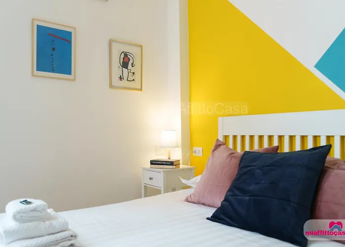 Looking 4 Station Center * Milánó