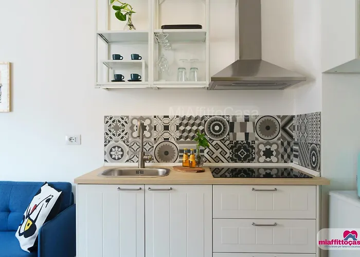 Looking 4 Station Center