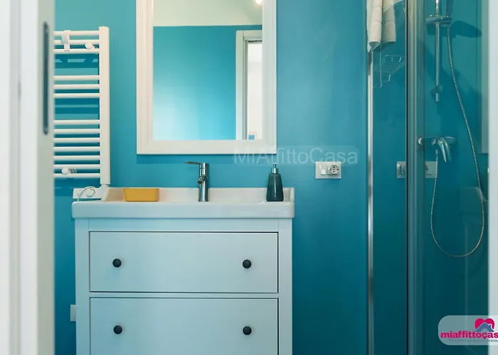 Looking 4 Station Center * Milánó