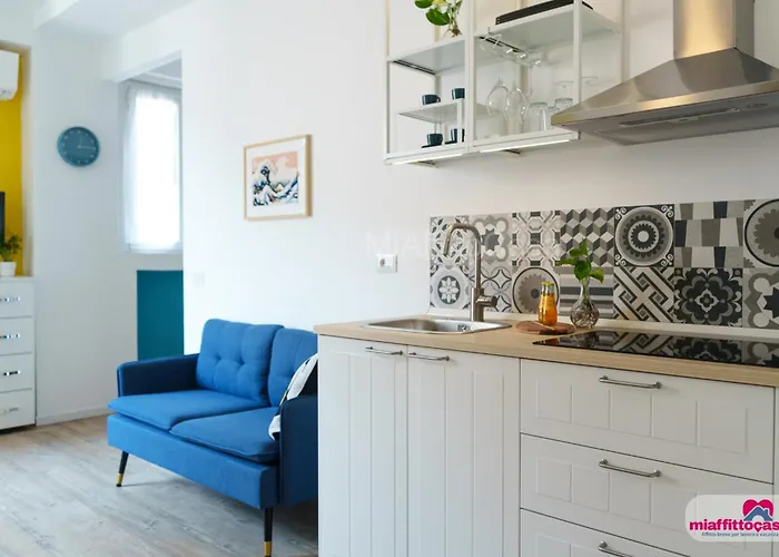 Looking 4 Station Center