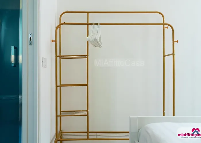 Looking 4 Station Center Apartman *