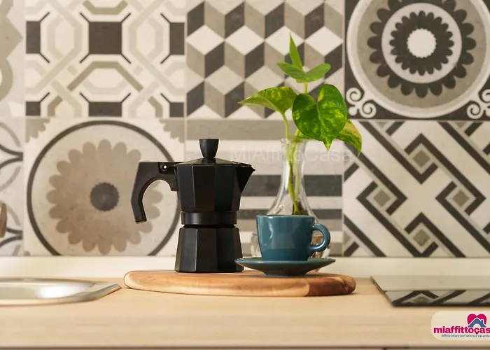 Looking 4 Station Center Milánó