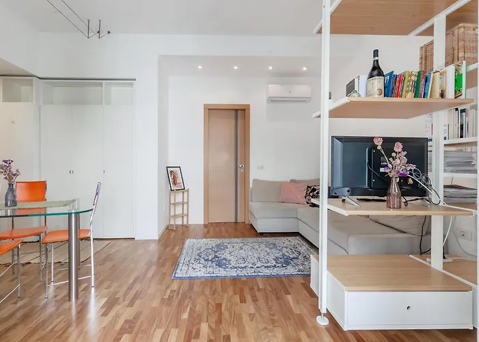 The Near Linate Milán