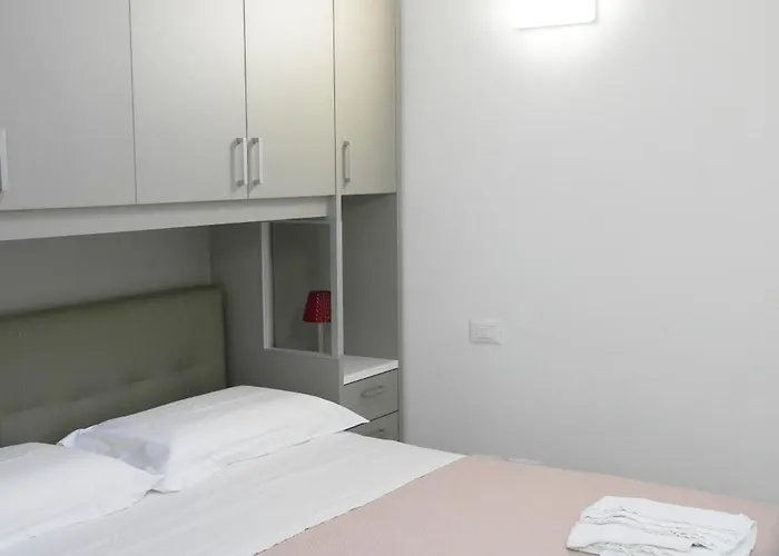 Luminoso Bilocale Zona Tibaldi Bocconi *