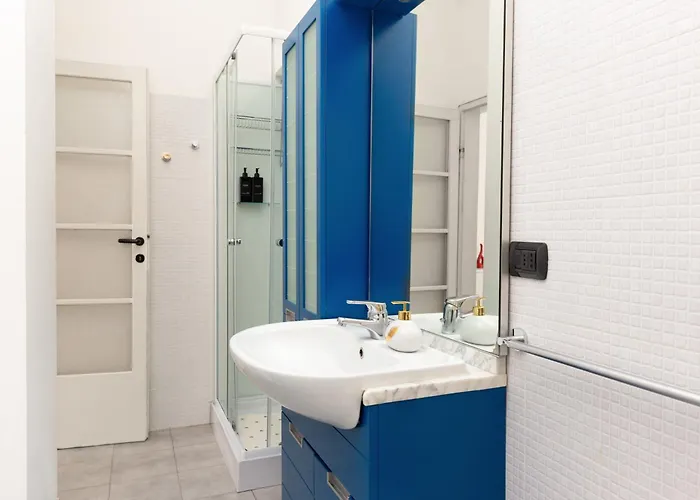 Artstay - Garibaldi Tower, Near Metro Station M5, M2 *