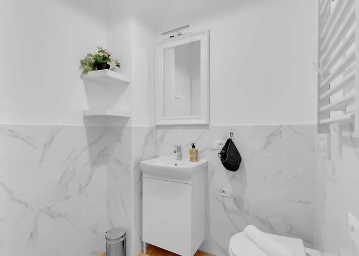 Nuovo E Confortevole, 4pax, Tram 24, Appartamento *
