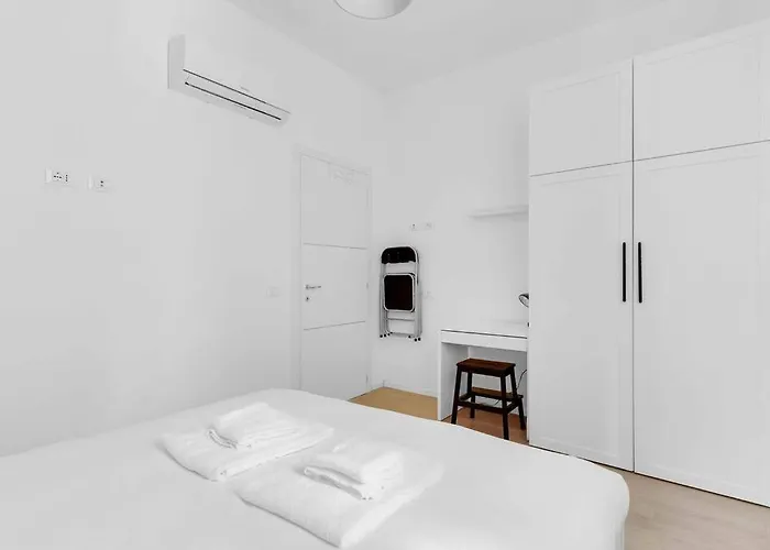 Nuovo E Confortevole, 4pax, Tram 24, Appartamento Milano