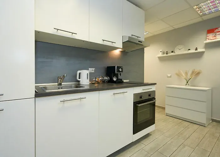 Design White Loft - 15 Minutes Walk From Station *