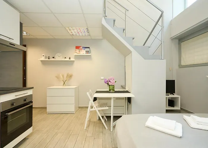 Design White Loft - 15 Minutes Walk From Station