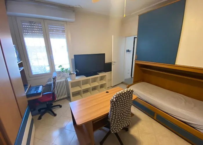Renovated With Two Single Beds Lejlighed Milano