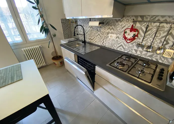 Renovated With Two Single Beds Lejlighed Milano