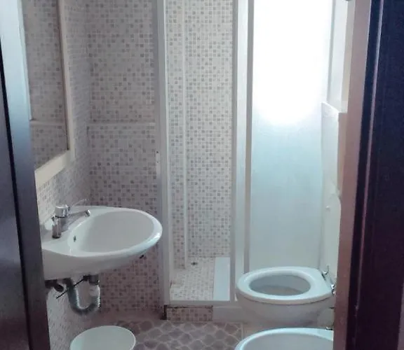 For 6 Peaple Close To The Red Metro Daire