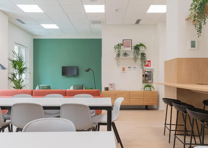 Well-located Campus Near Park *