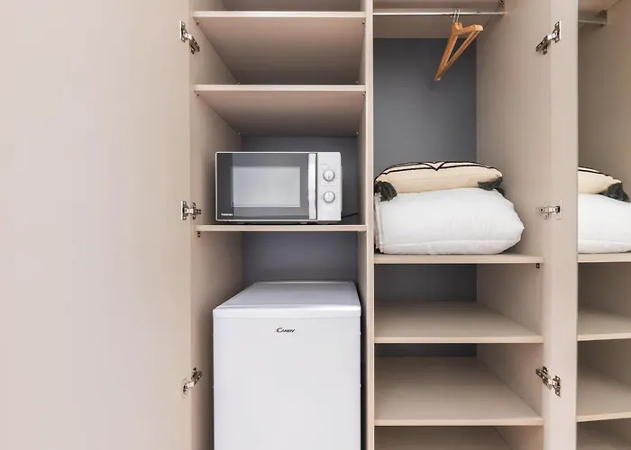 Well-located Campus Near Park