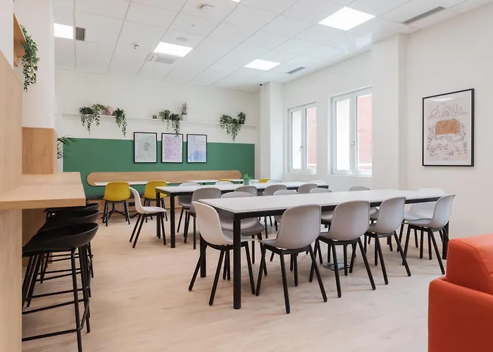 Well-located Campus Near Park