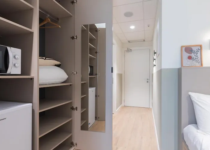 Well-located Campus Near Park