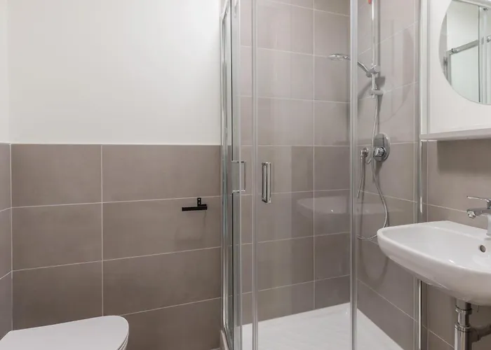 Well-located Campus Near Park