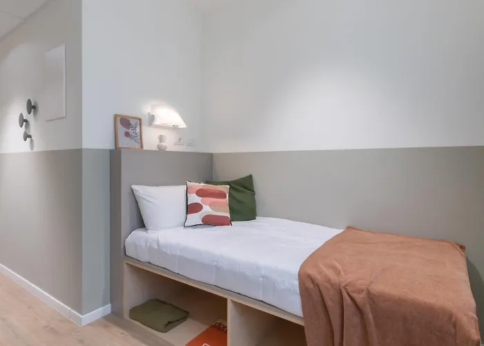 Well-located Campus Near Park *