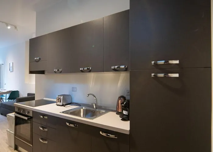 Apartamento Rifugio Milanese Con Parcheggio Privato, Ambiente Tranquillo E Convenienza