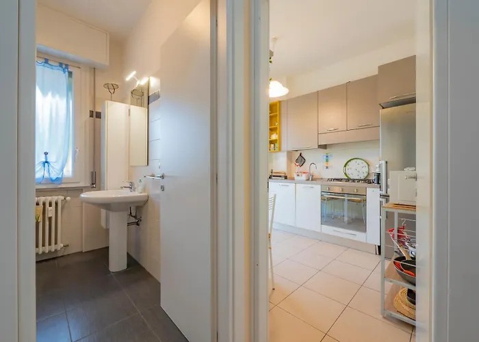 I Host - Forze Armate 83 * ميلان