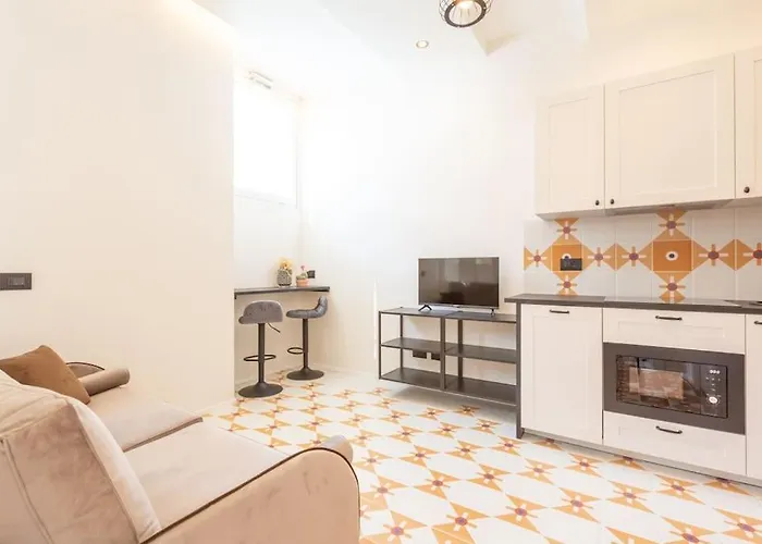 4fo6 Navigli-duomo -yellow Chic - Milánó