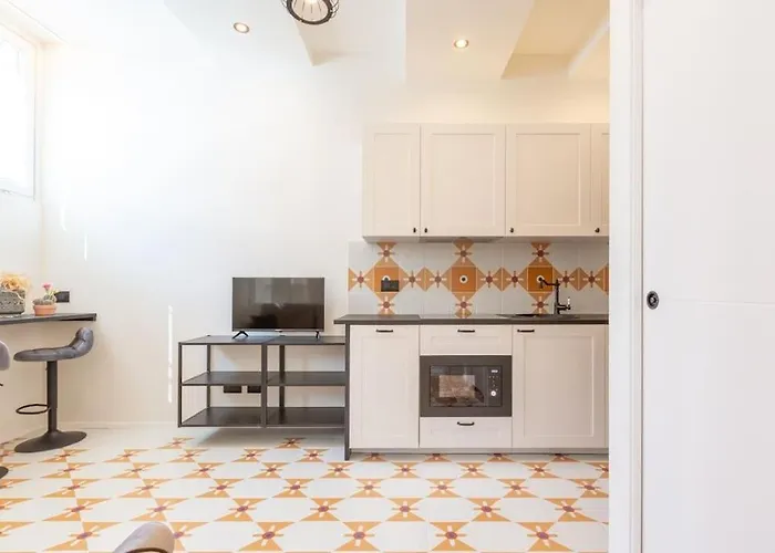 4fo6 Navigli-duomo -yellow Chic -