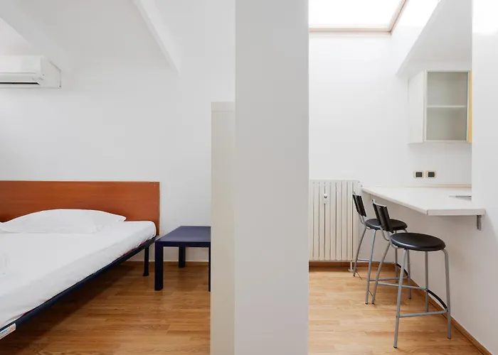 Guesthost - Viale Umbria Bright