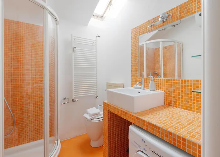 Guesthost - Viale Umbria Bright