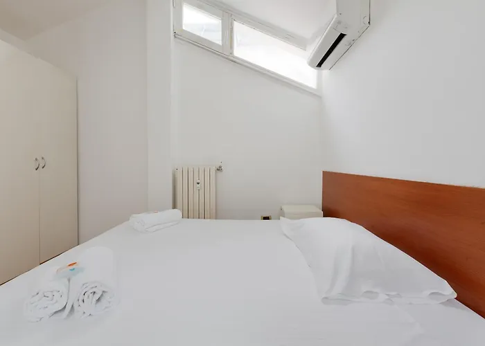 Guesthost - Viale Umbria Bright