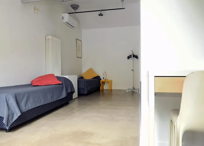 Habitación en casa particular Sant Ambrogio With Private Terrace In Shared Flat *