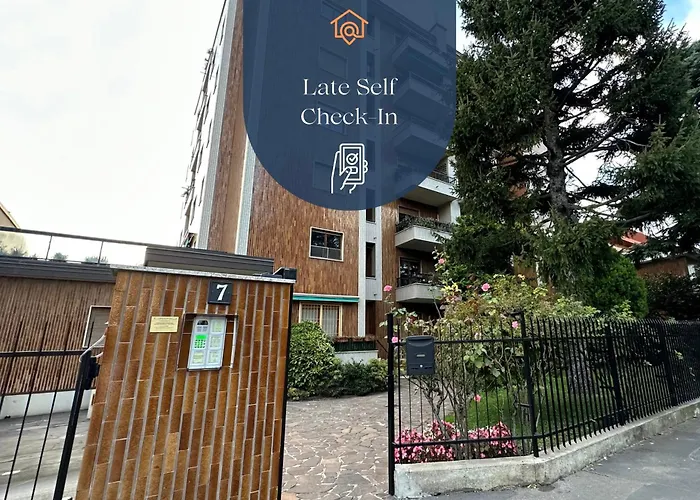 Dehomes - Two Bedrooms, Terrace, Wi-fi, Tram To Centre & Rho Fiera Apartmán *