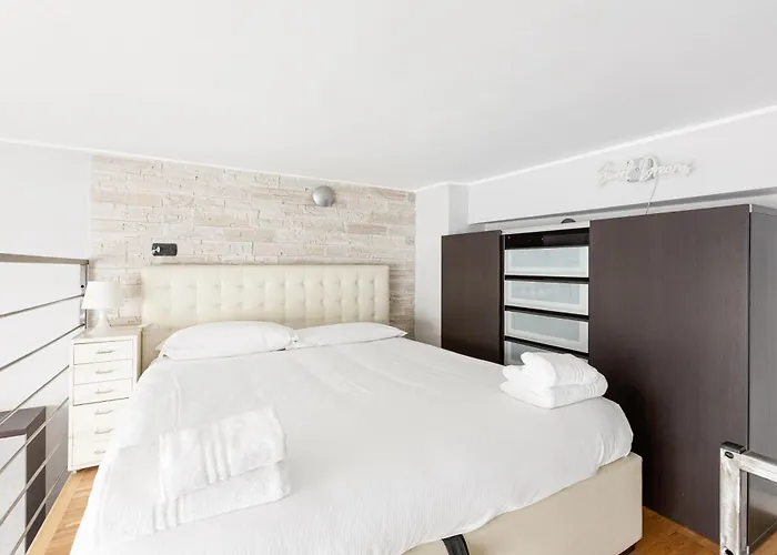 Guesthost - - Gorla M1 Modern Studio! Lägenhet *