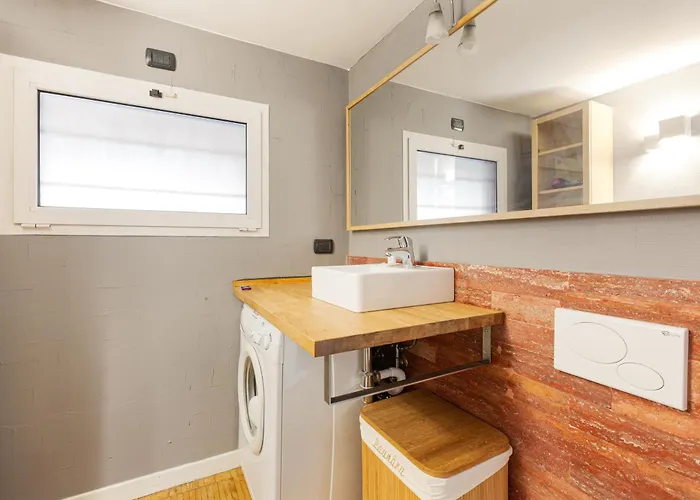 Guesthost - - Gorla M1 Modern Studio! Lägenhet