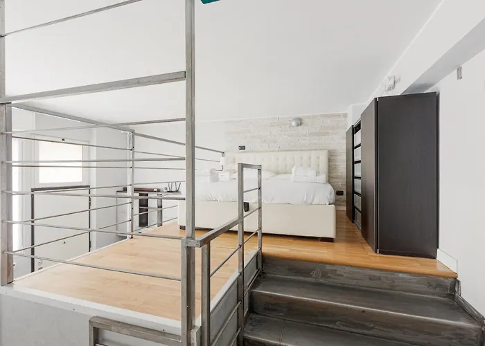 Guesthost - - Gorla M1 Modern Studio!