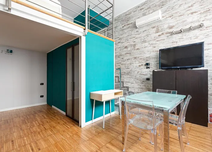 Guesthost - - Gorla M1 Modern Studio!