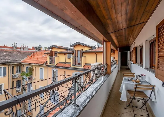 The First - Central Station * Milaan