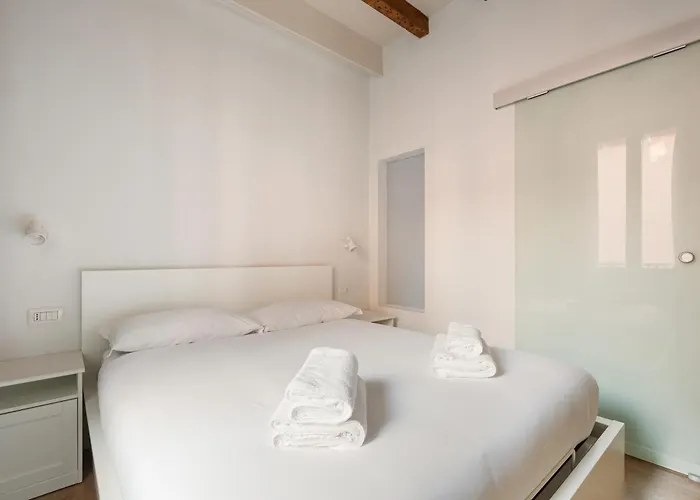 Guesthost - Bright -pasteur M1 Apartman Milánó