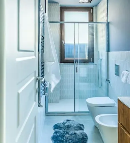 Tres Chic In The Heart Of *