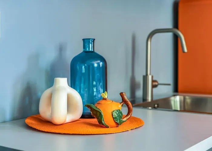 Tres Chic In The Heart Of *