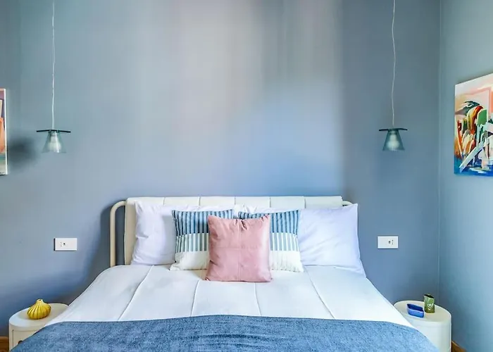 Tres Chic In The Heart Of *