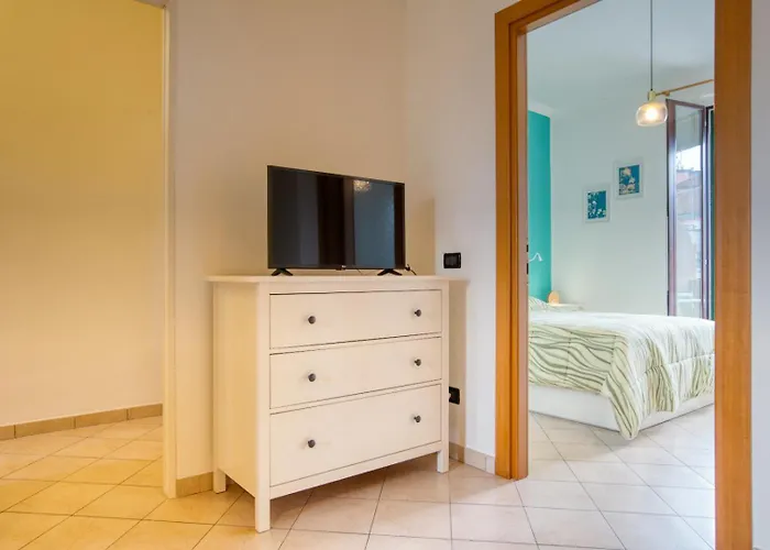 Guesthost - Giallo In Milano! *