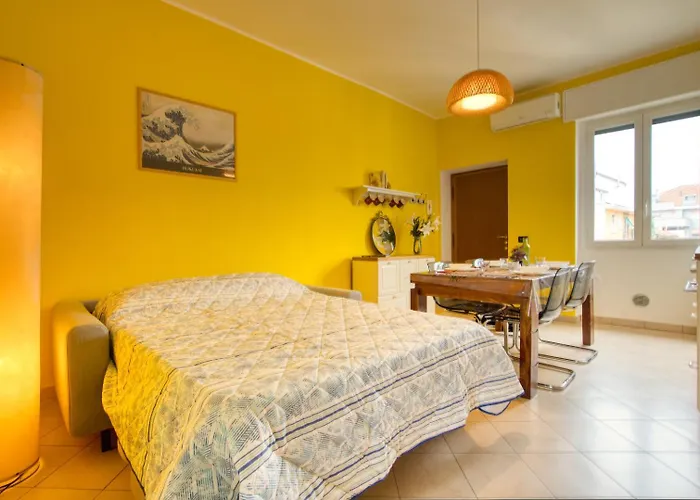 Guesthost - Giallo In Milano!